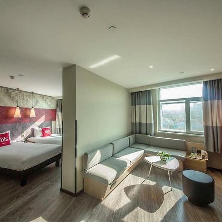Ibis Urumqi Weixing Square Hotel Exterior foto