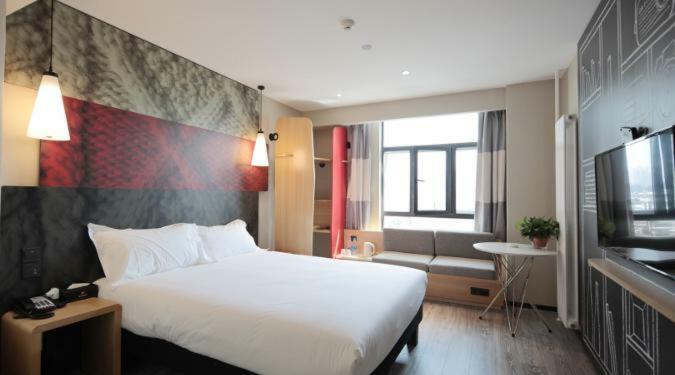 Ibis Urumqi Weixing Square Hotel Exterior foto