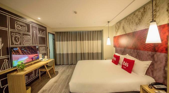Ibis Urumqi Weixing Square Hotel Exterior foto